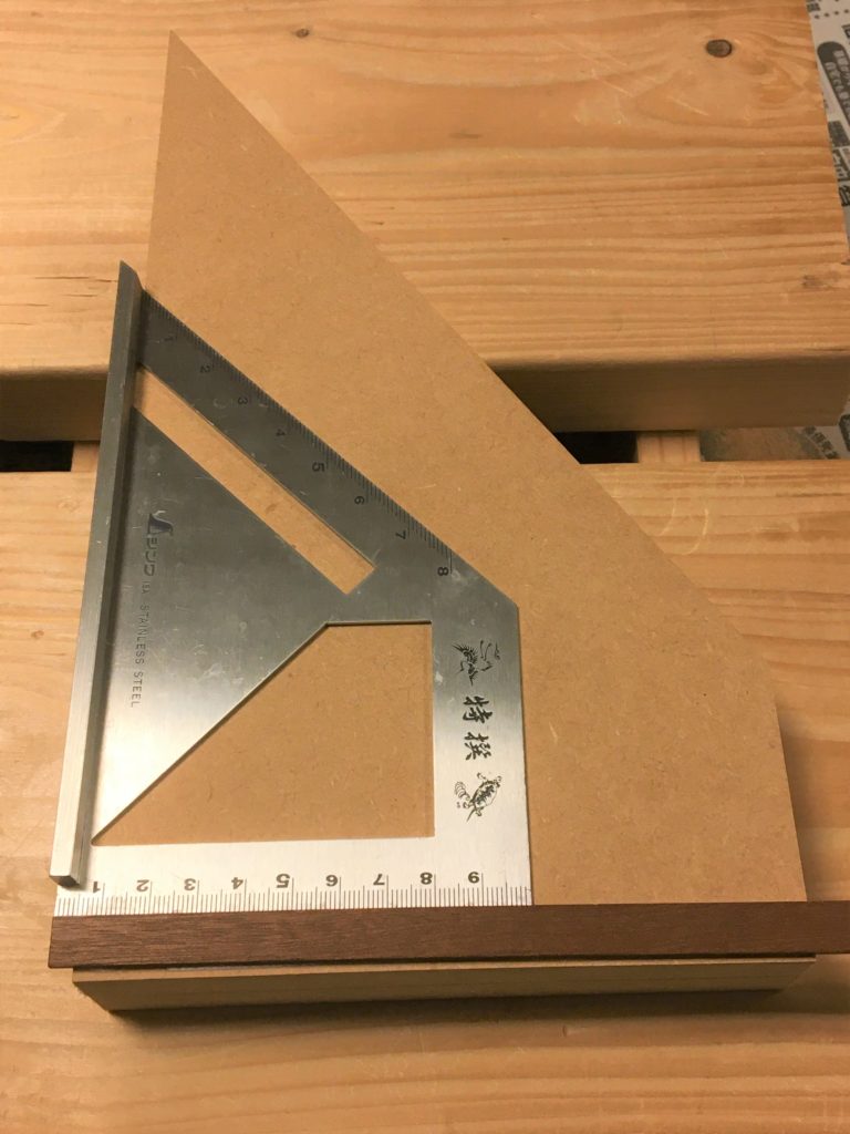 Diyで木材を直角に切る方法 ノコギリ用直角治具 簡易版 高精度版 の作り方 さくやこのはのdiy Diyで木材を直角に切る方法 ノコギリ用直角治具 簡易版 高精度版 の作り方 さくやこのはのdiy