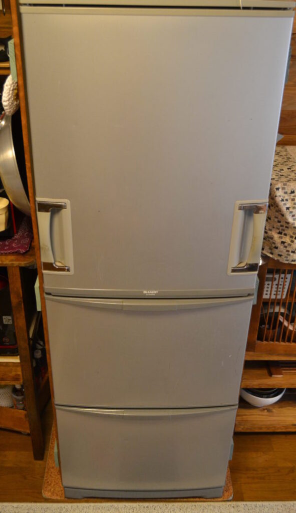 リメイクシートを貼る前の冷蔵庫