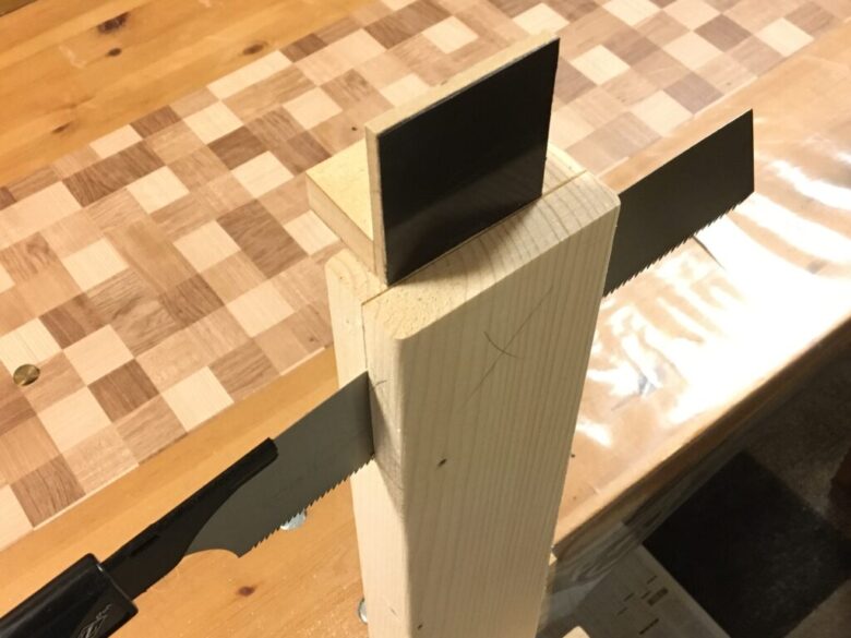 2x4材をノコギリで縦半分に切る方法 自作ガイドの作り方 さくやこのはのdiy