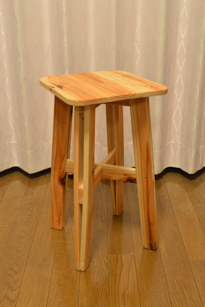 材料費299円で木製スツールを自作！ ～素朴でおしゃれな杉板家具の作り方 | さくやこのはのDIY