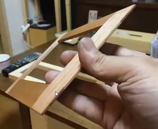 ユーカリ材を2.5mmずつ合い欠き継ぎ