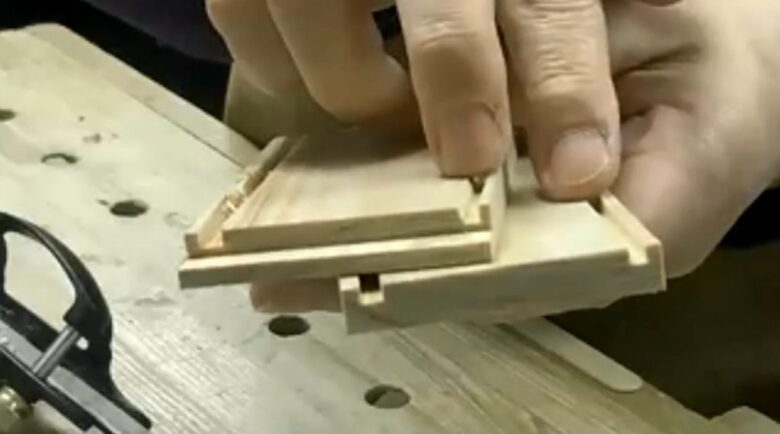 このような溝を掘ることができる