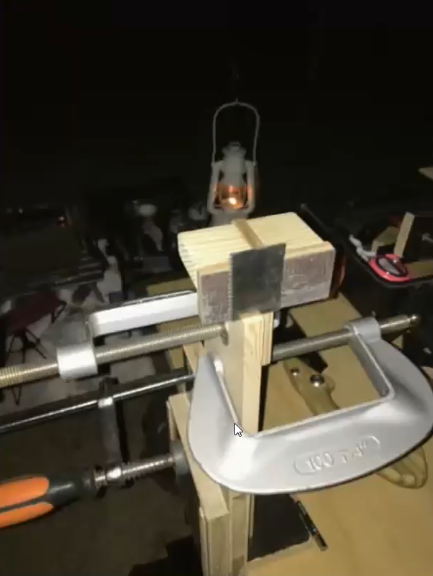 キャンプ場で作業