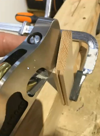 ショルダープレーンで入隅をきれいにする
