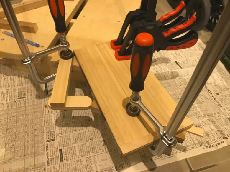 ストッパーを当てて切っていく